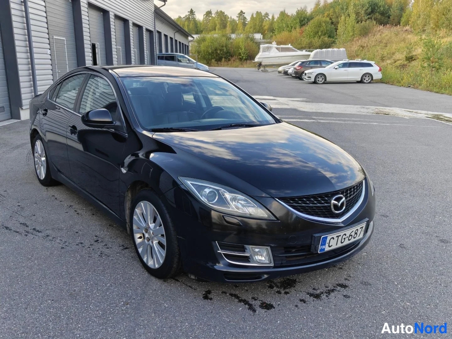 Musta Mazda 6 2009, etuviisto, keula oikealle, kuva 2
