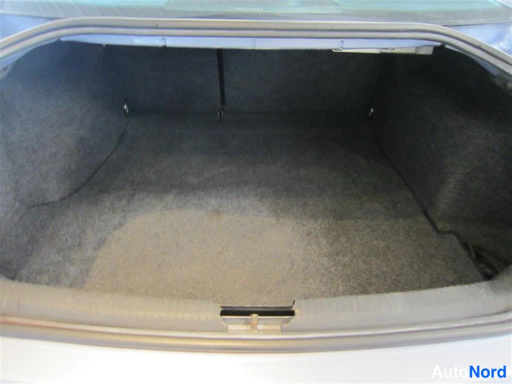 Sininen Volkswagen Passat 1997, tavaratila, kuva 11