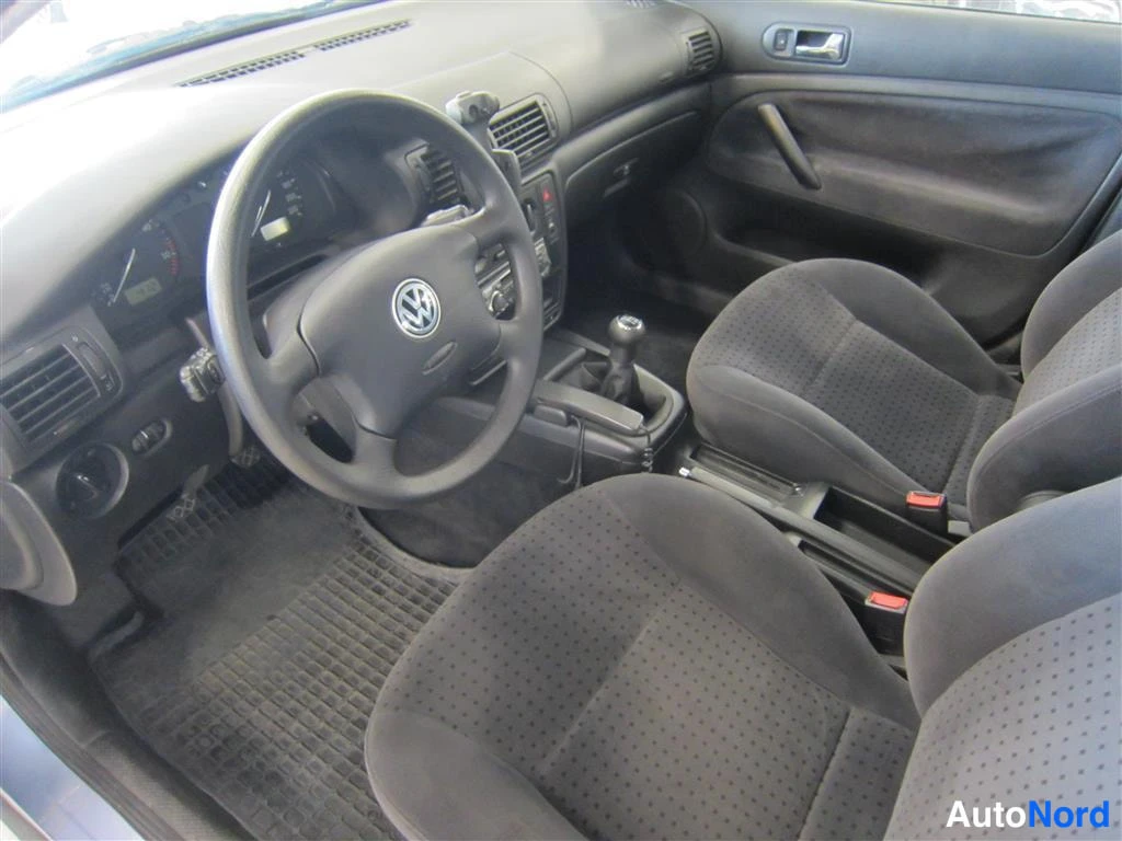 Sininen Volkswagen Passat 1997, ohjaamo, kuva 6