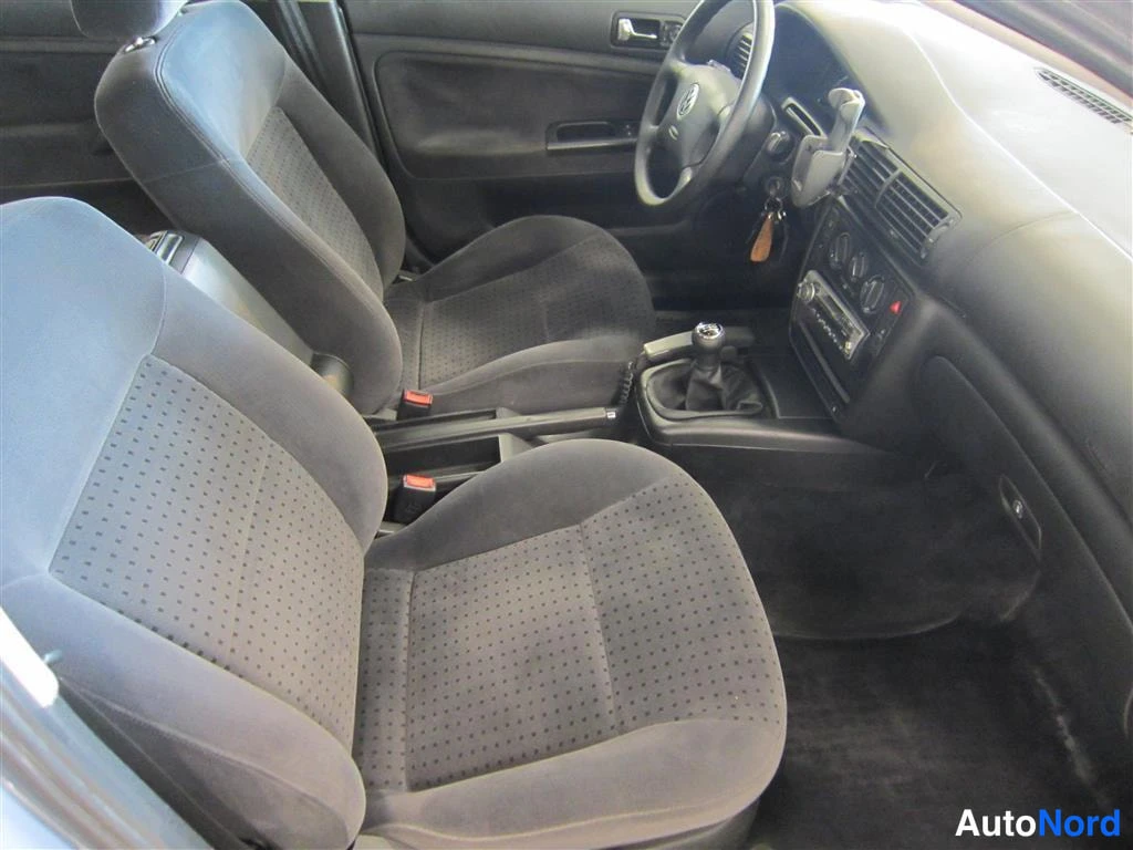 Sininen Volkswagen Passat 1997, ohjaamo, kuva 8