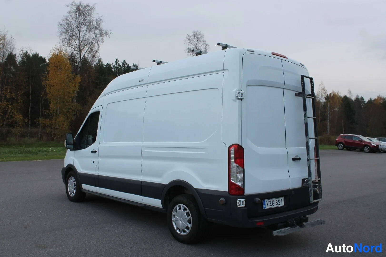 Valkoinen Ford Transit 2017, takaviisto, kuva 7