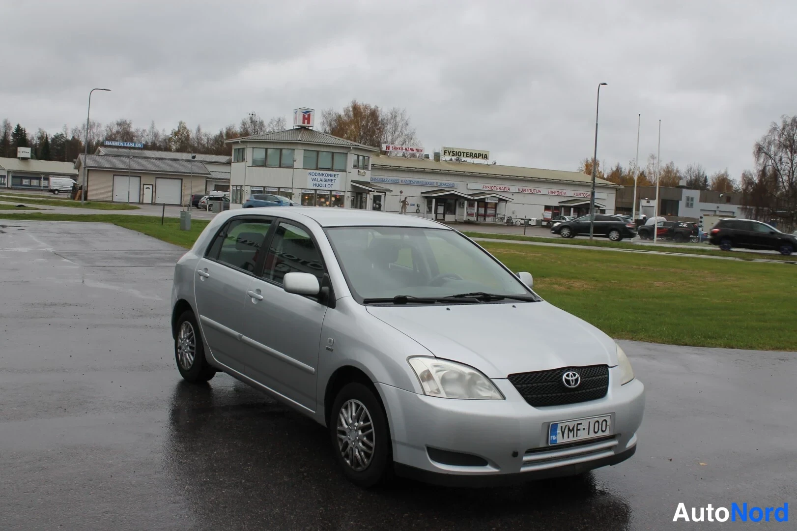 Hopea Toyota Corolla 2002, etuviisto, keula oikealle, kuva 2