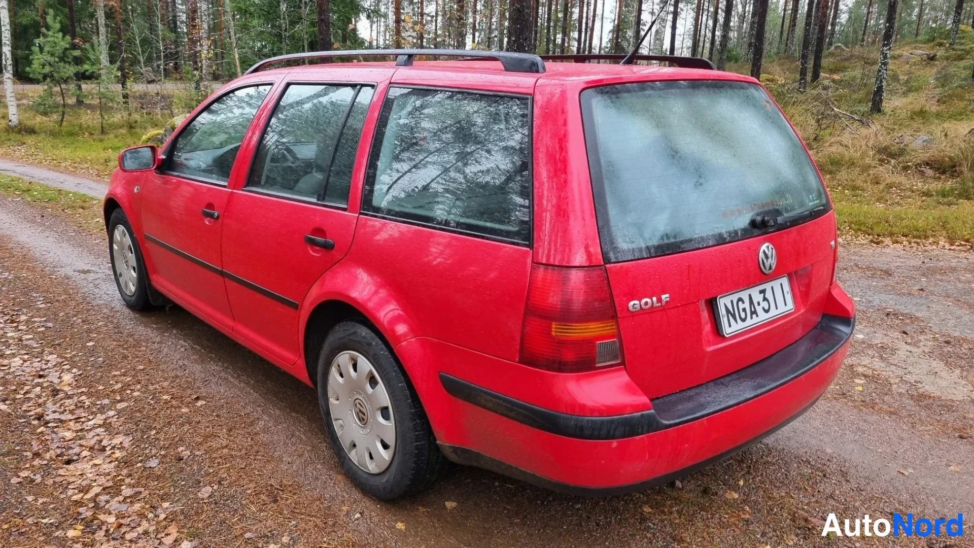 Punainen Volkswagen Golf 2004, takaviisto, kuva 6