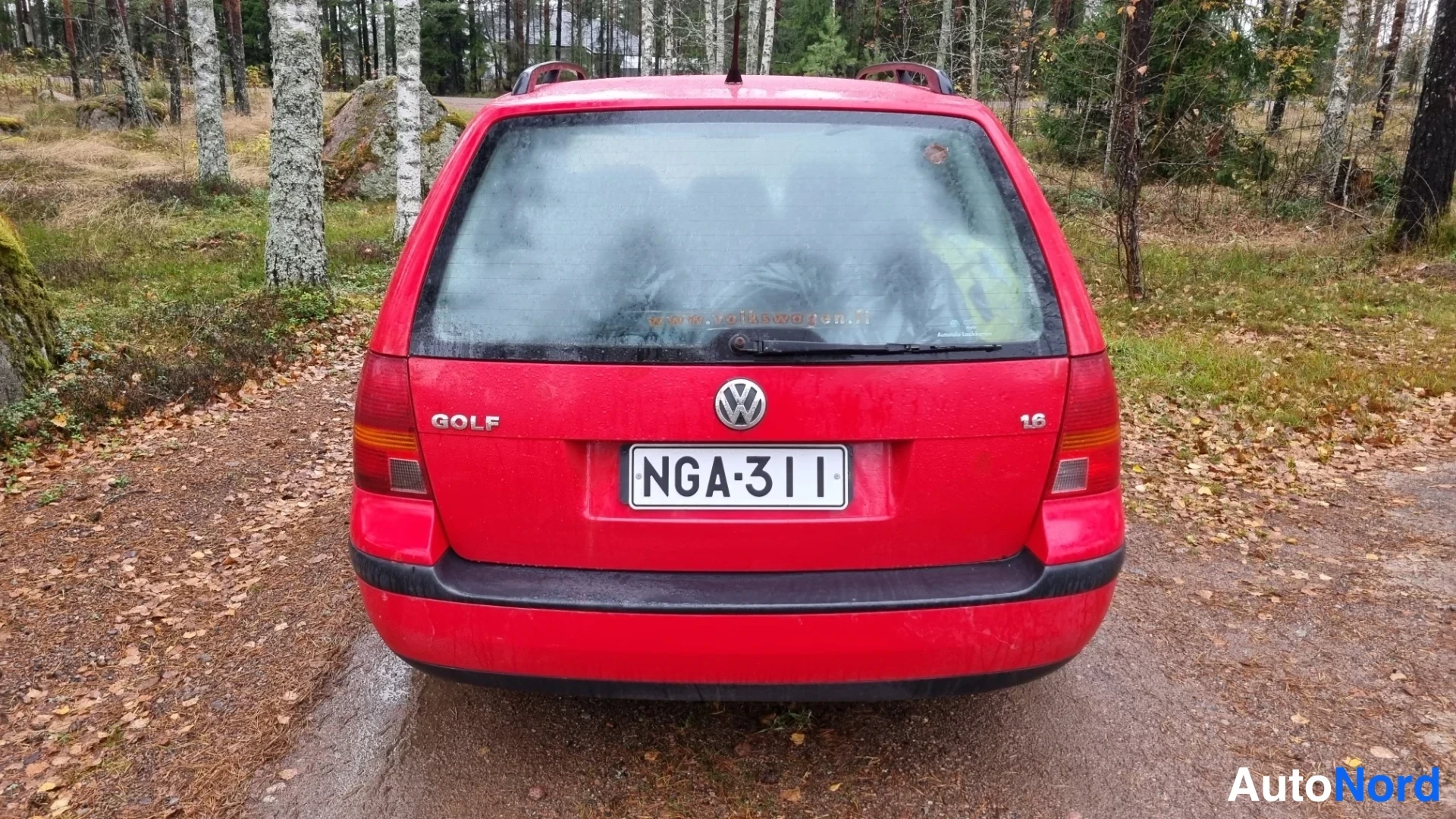 Punainen Volkswagen Golf 2004, takaa, kuva 8