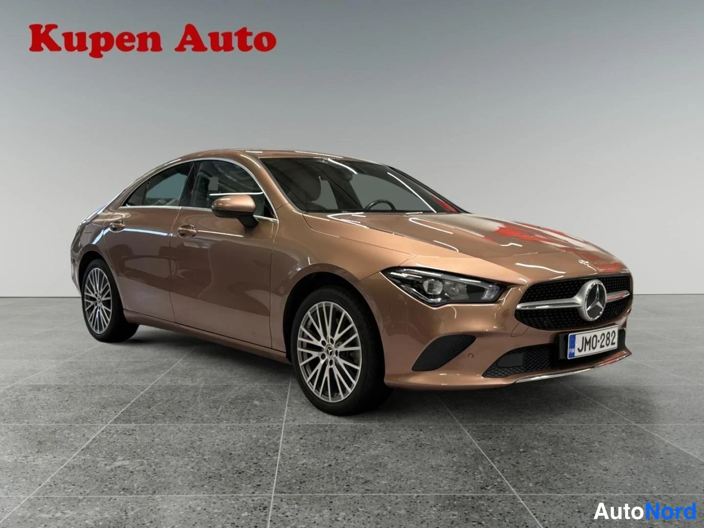Beige Mercedes-Benz CLA 250 e 2022, etuviisto, keula oikealle, kuva 2