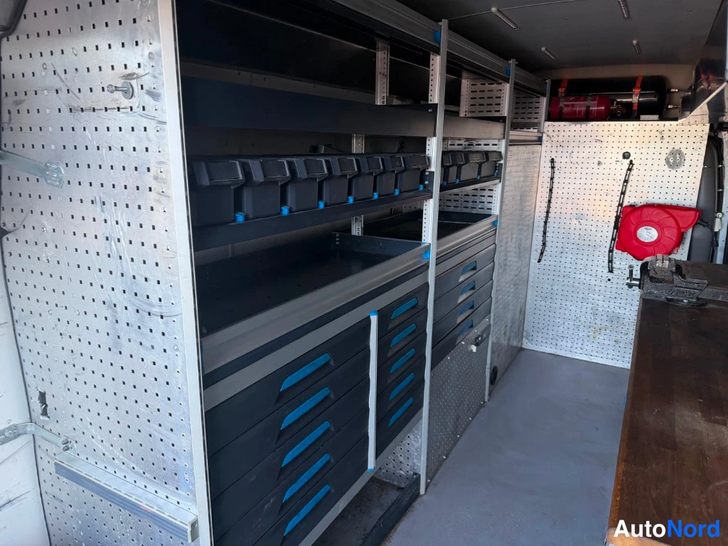Valkoinen Renault Master 2021, tavaratila, kuva 14