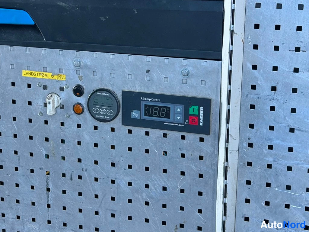 Valkoinen Renault Master 2021, yksityiskohta, kuva 18