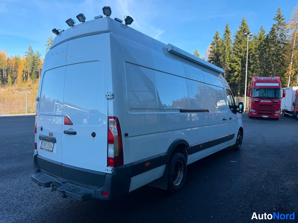 Valkoinen Renault Master 2021, takaviisto, kuva 5