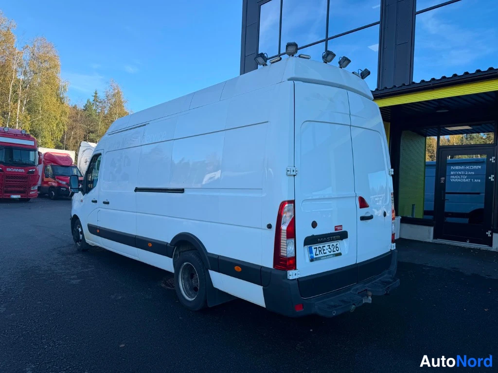 Valkoinen Renault Master 2021, takaviisto, kuva 6