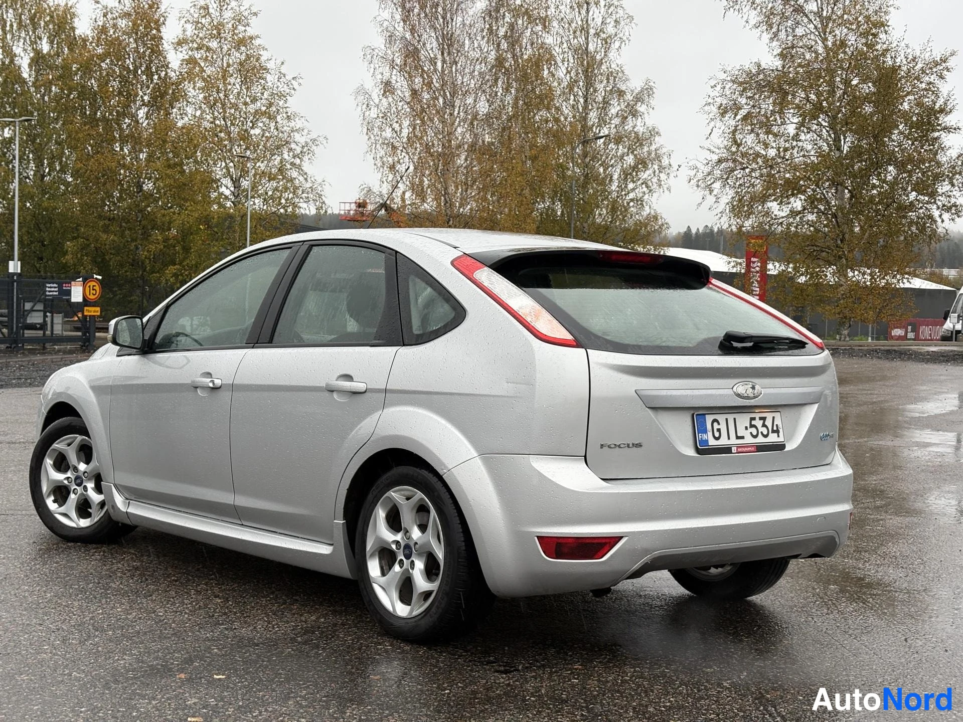 Harmaa Ford Focus 2009, takaviisto, kuva 4