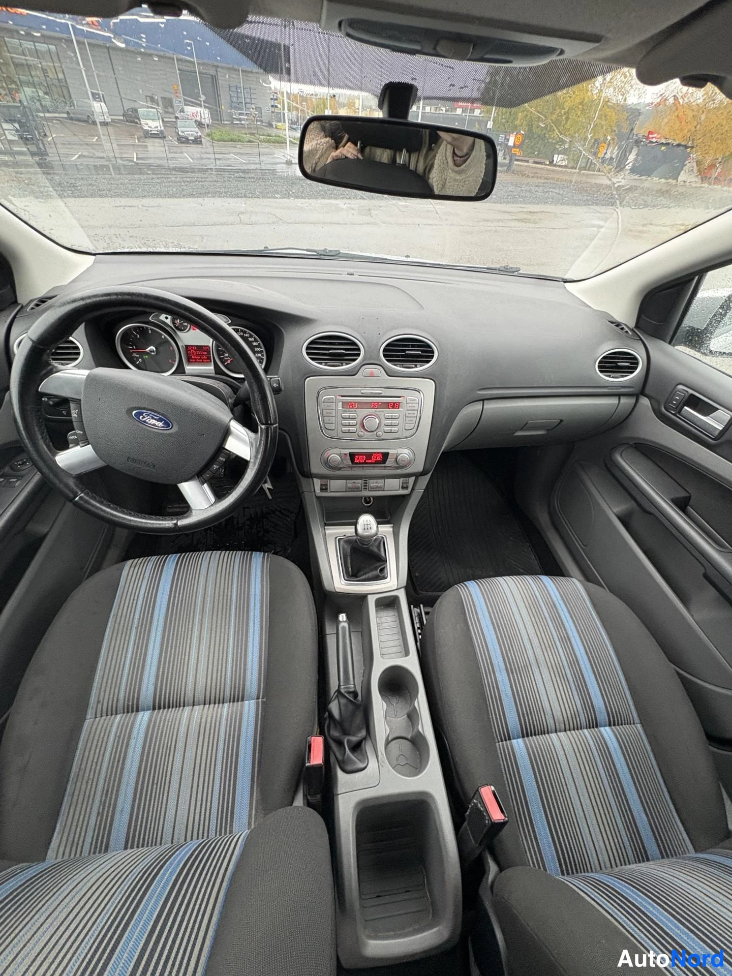 Harmaa Ford Focus 2009, ohjaamo, kuva 6