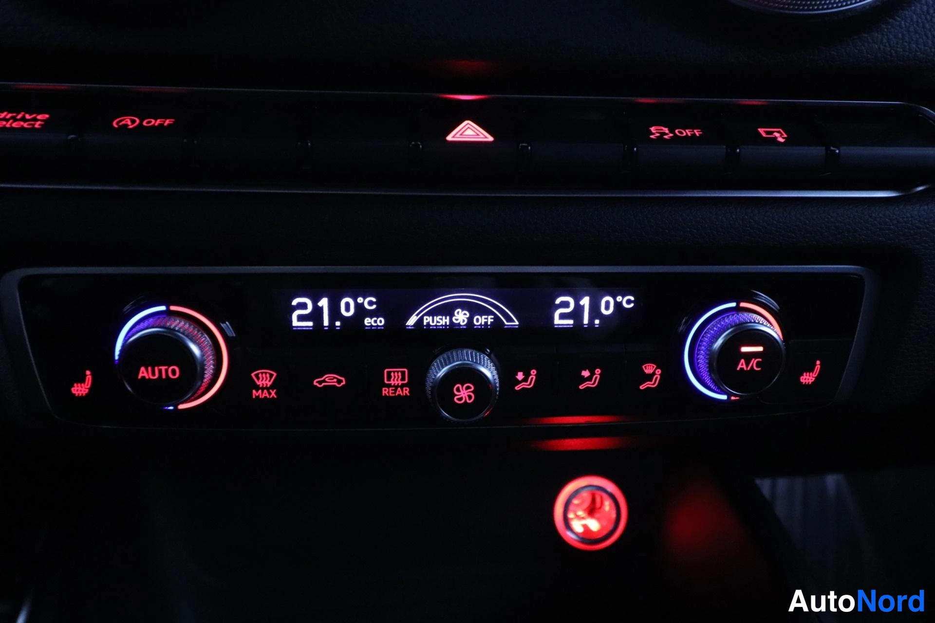 Ruskea Audi S3 2016, yksityiskohta, kuva 37