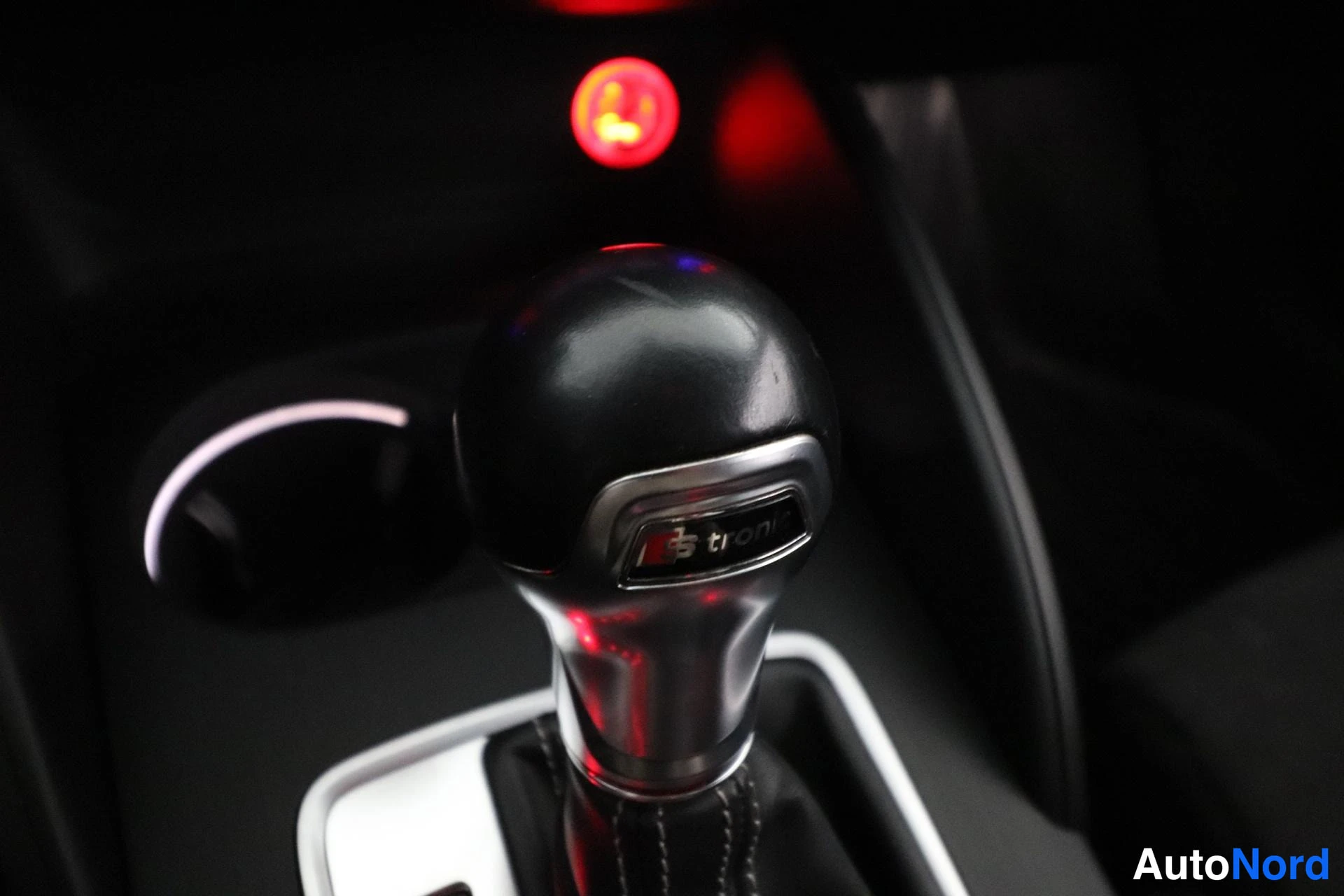 Ruskea Audi S3 2016, yksityiskohta, kuva 26