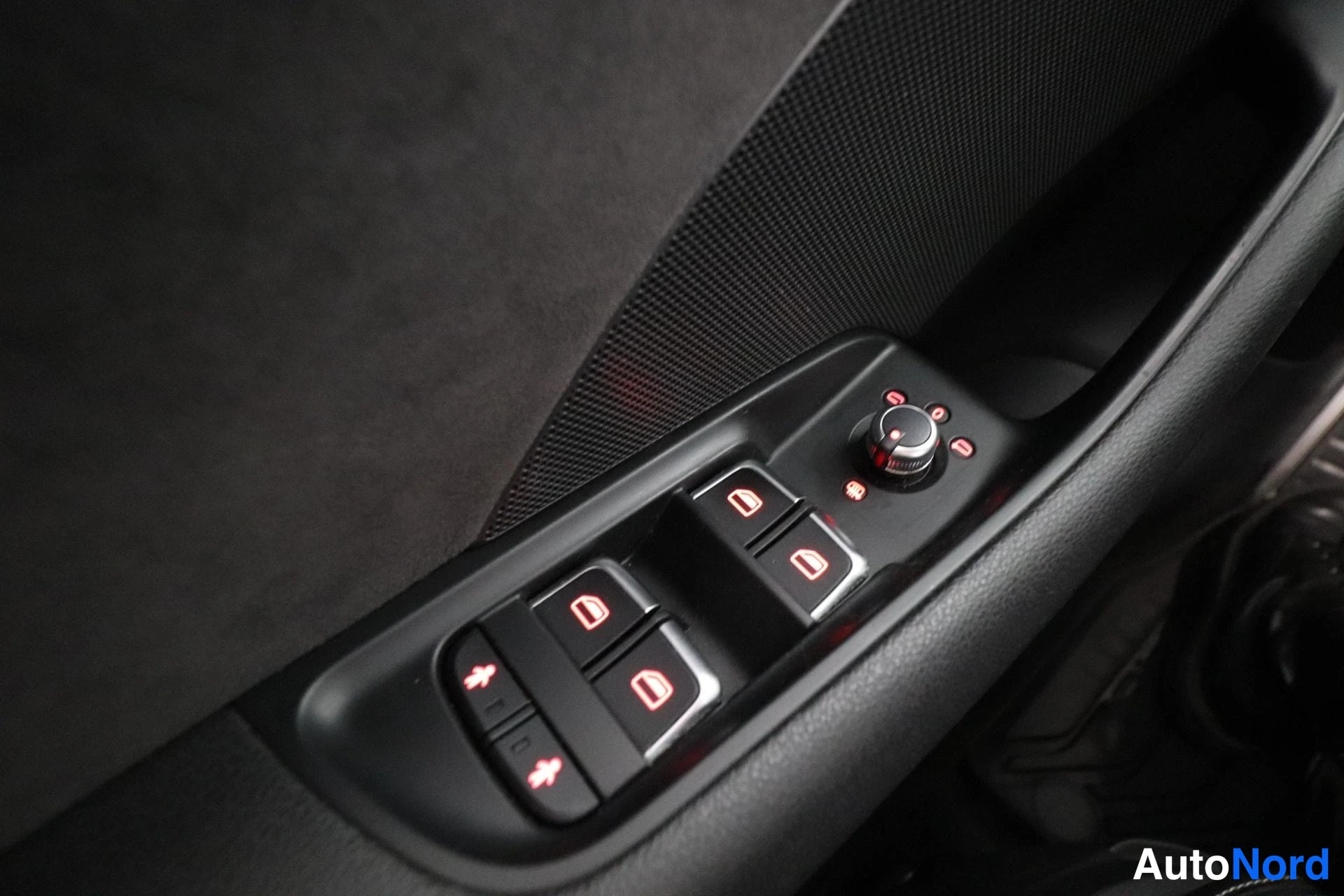 Ruskea Audi S3 2016, yksityiskohta, kuva 34