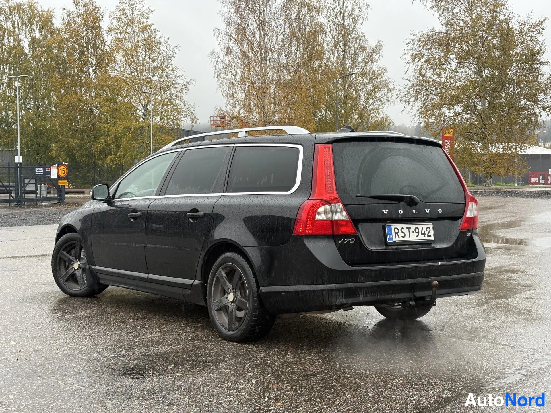 Black Volvo V70 2008, rear three-quarter, photo 3
