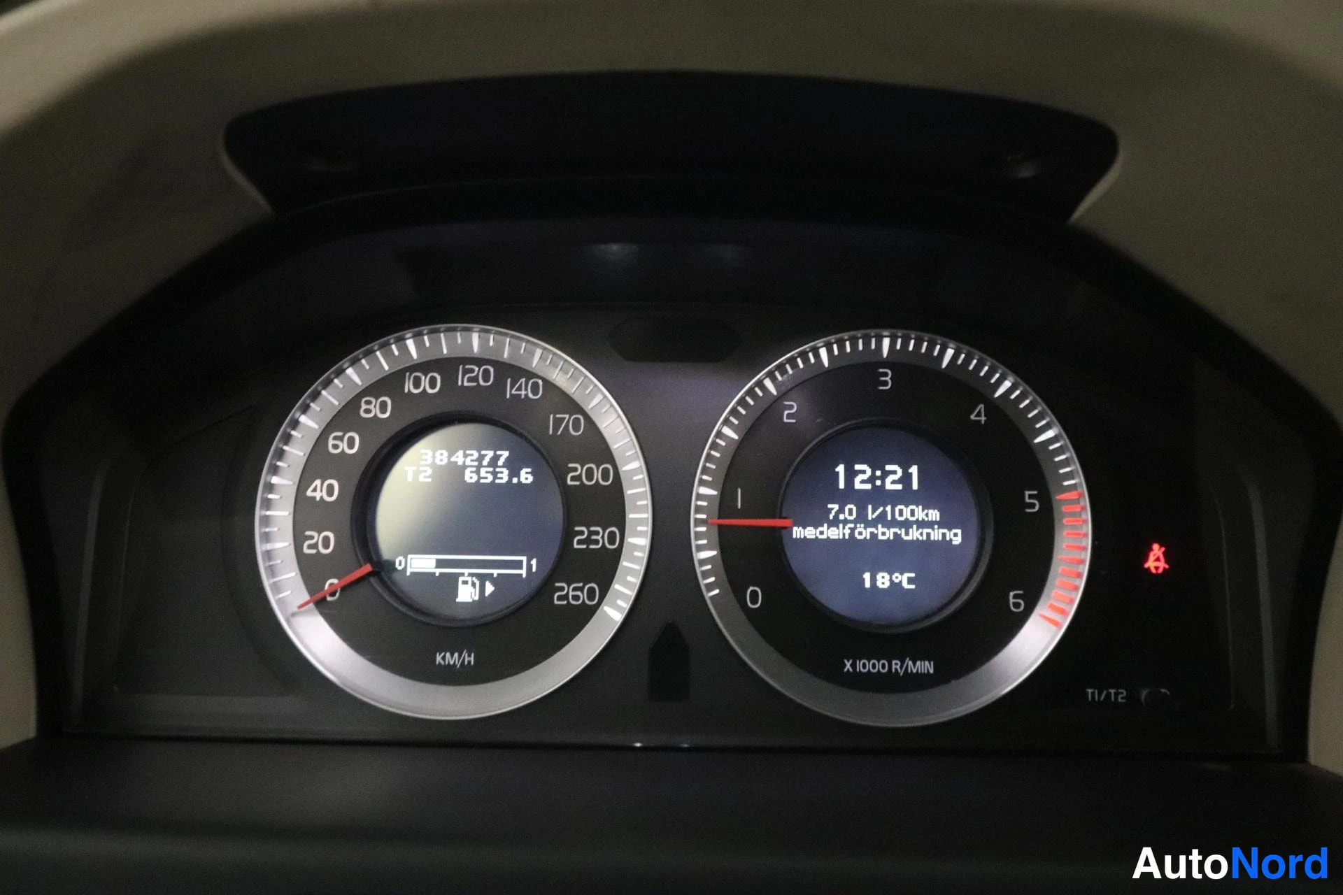 Musta Volvo V70 2008, yksityiskohta, kuva 14