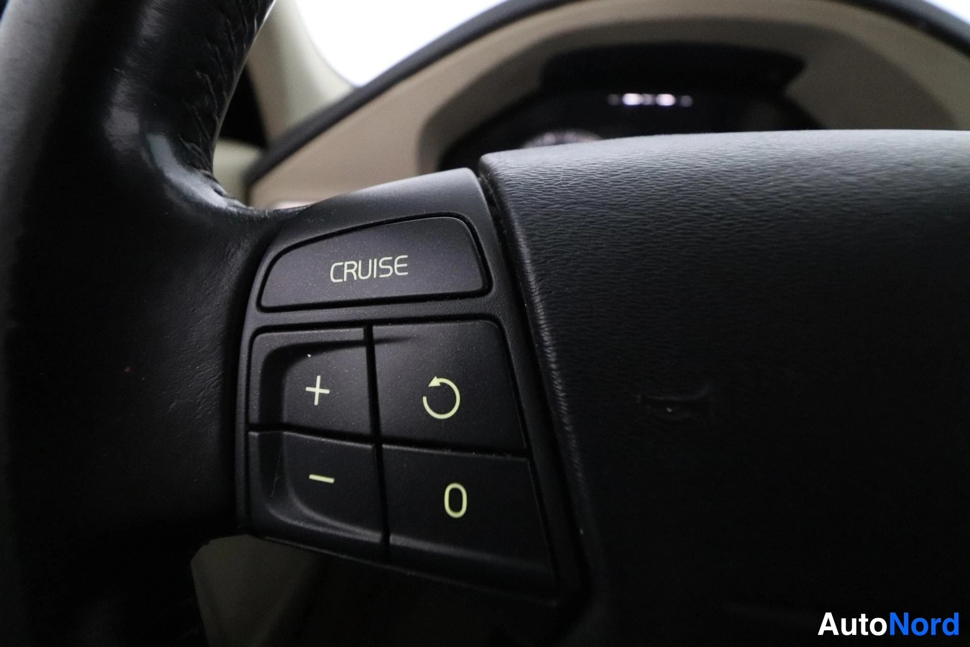 Musta Volvo V70 2008, yksityiskohta, kuva 15