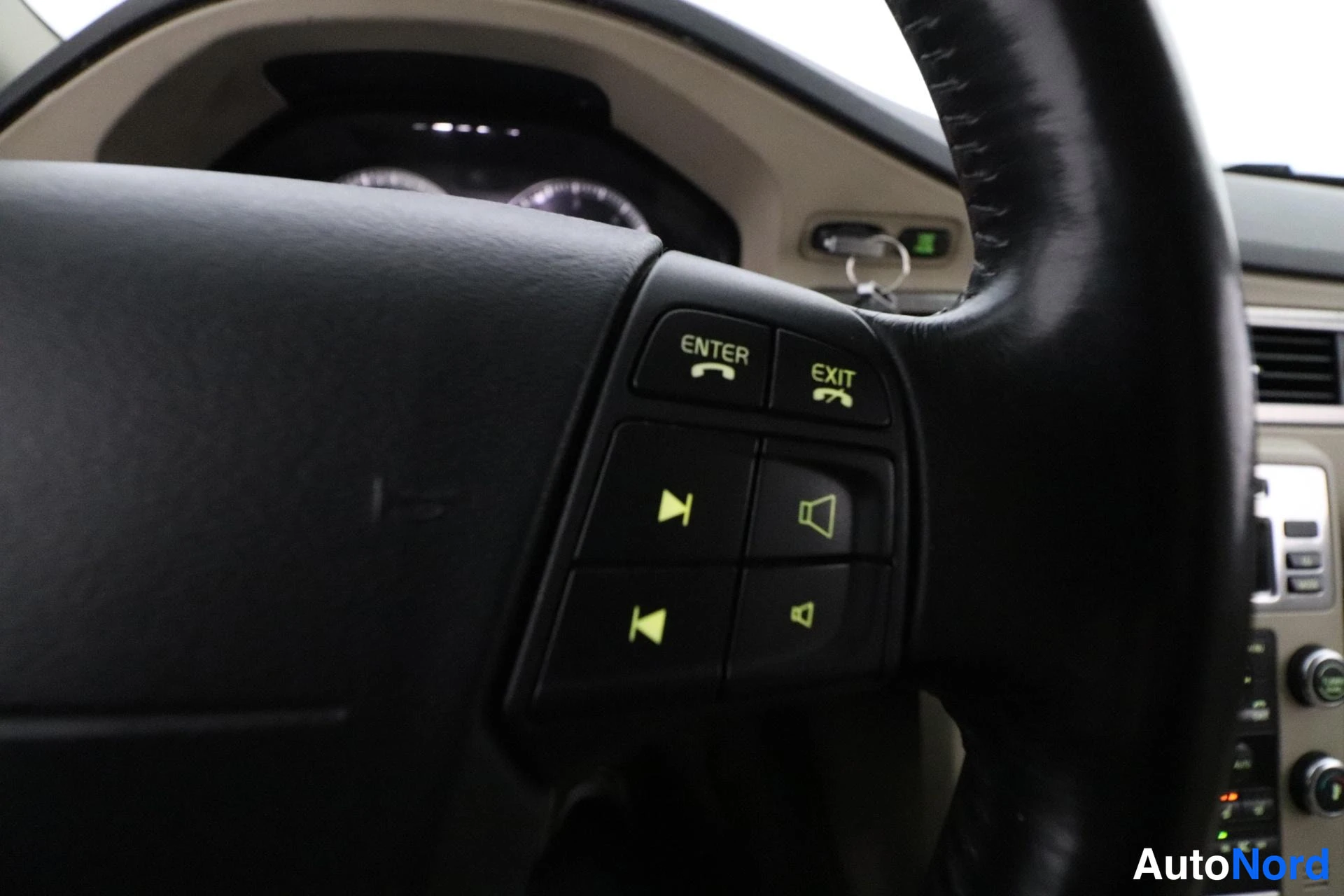 Musta Volvo V70 2008, yksityiskohta, kuva 16