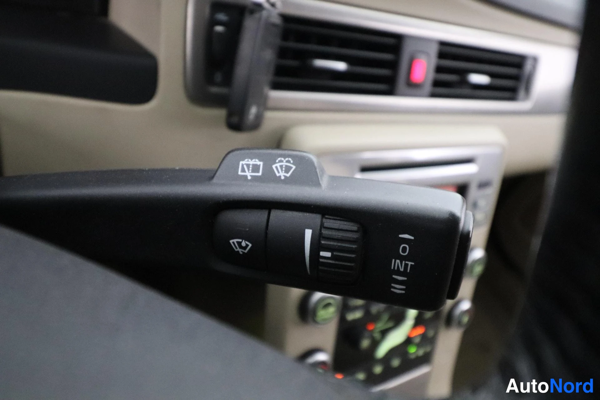 Musta Volvo V70 2008, yksityiskohta, kuva 18