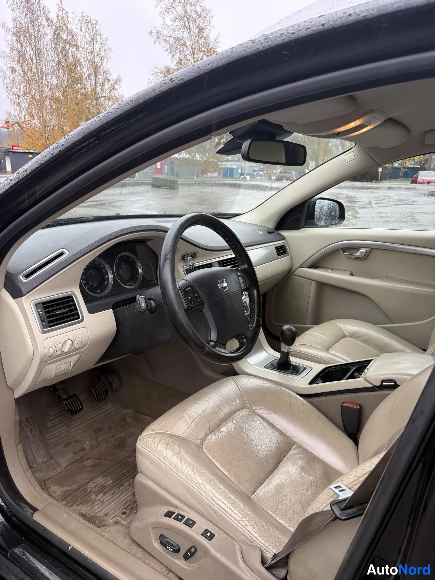 Black Volvo V70 2008, cockpit, photo 5