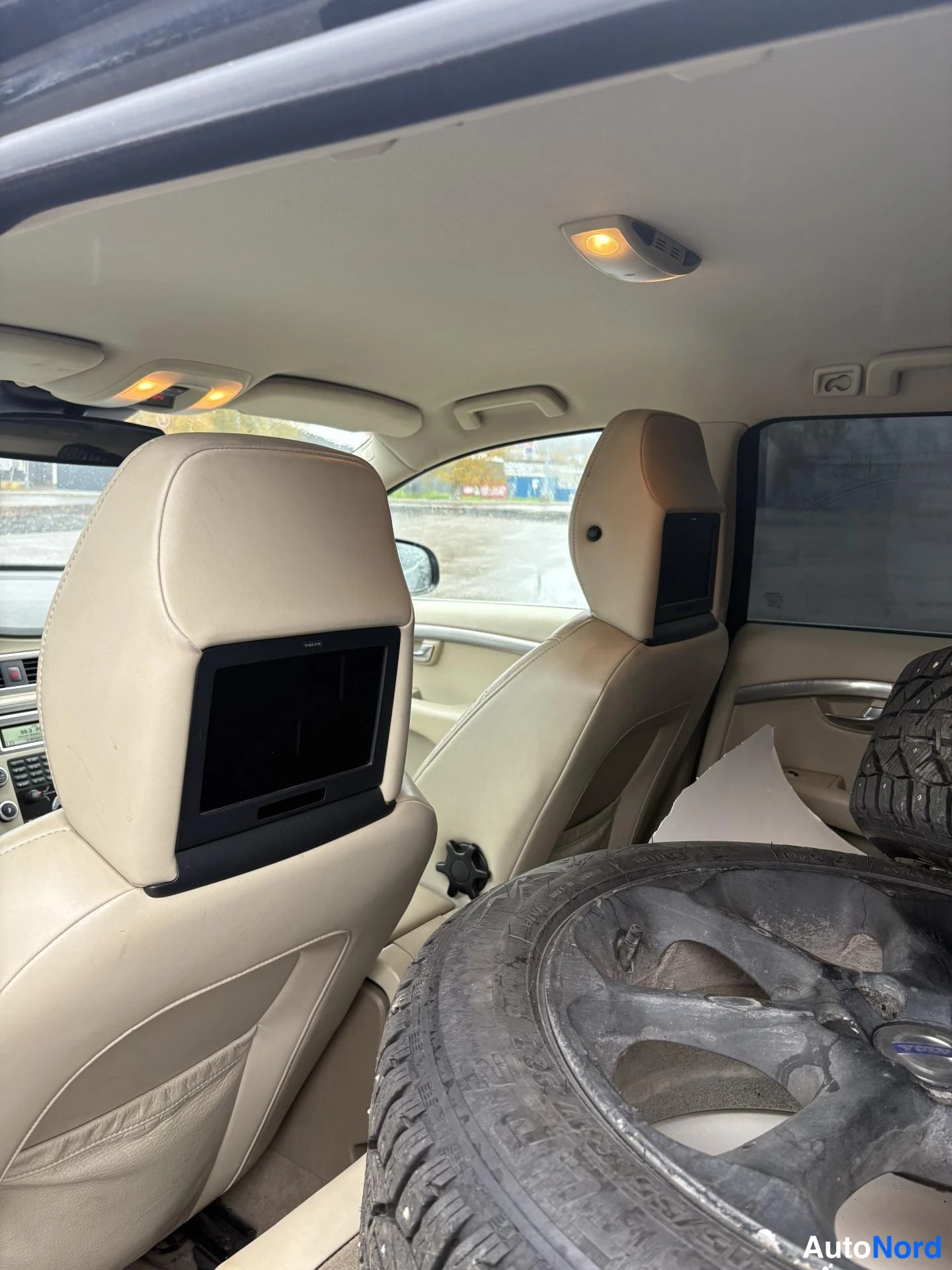 Black Volvo V70 2008, rear seats, photo 8