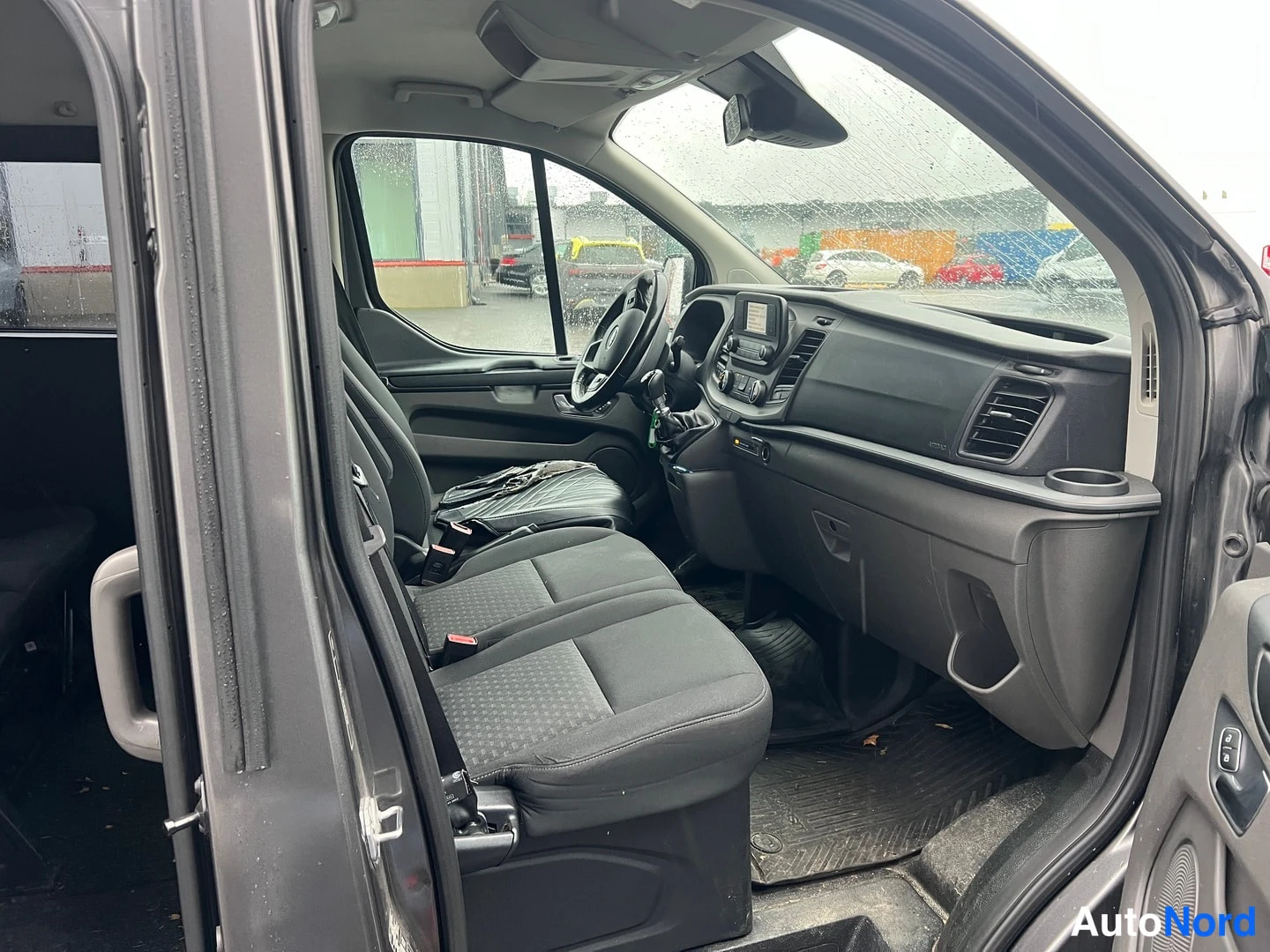 Grå Ford Transit Custom 2020, framsäten, bild 6