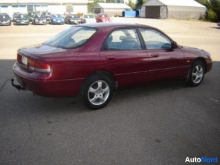 Punainen Mazda 626 1992, takaviisto, kuva 3