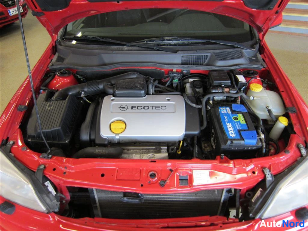 Punainen Opel Astra 1999, moottoritila, kuva 11