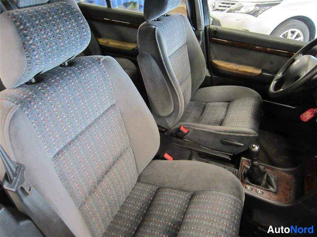 Punainen Peugeot 605 1998, etuistuimet, kuva 9