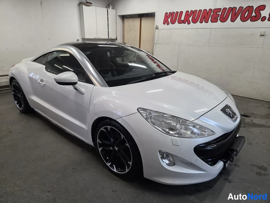 Valkoinen Peugeot RCZ 2011, etuviisto, keula oikealle, kuva 3