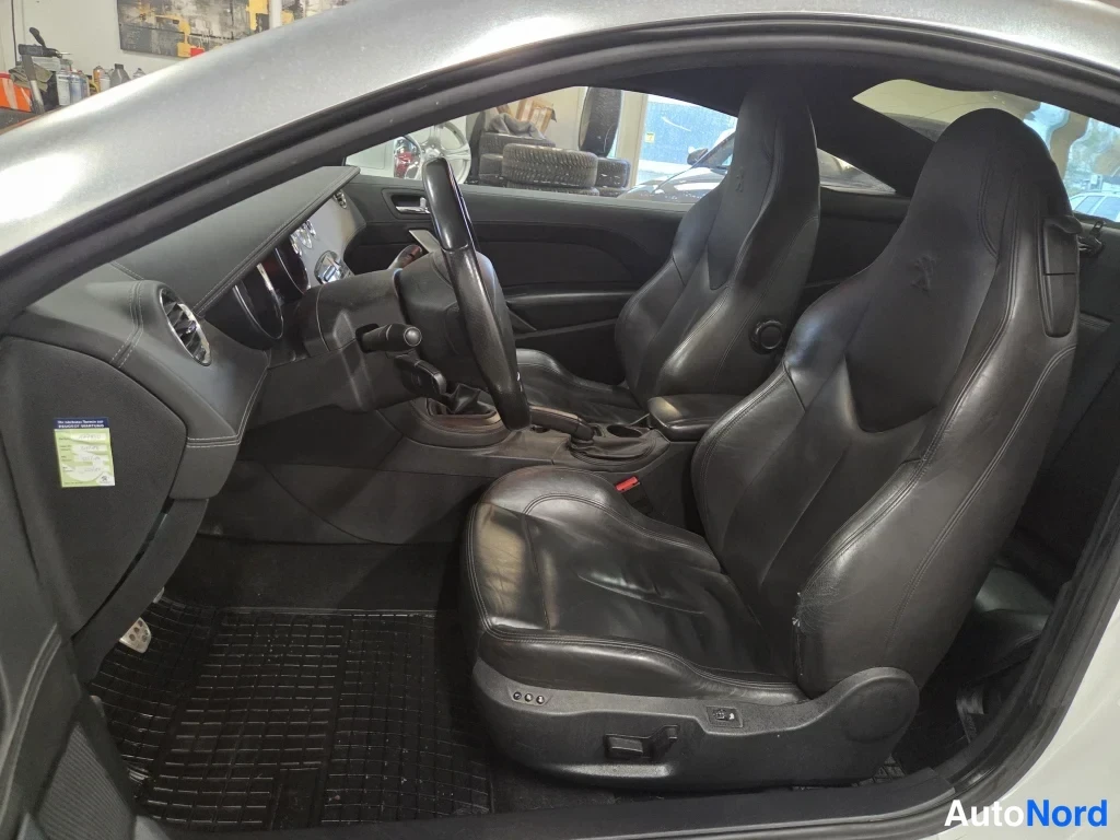 Valkoinen Peugeot RCZ 2011, etuistuimet, kuva 7