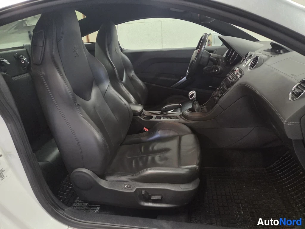 Valkoinen Peugeot RCZ 2011, etuistuimet, kuva 8
