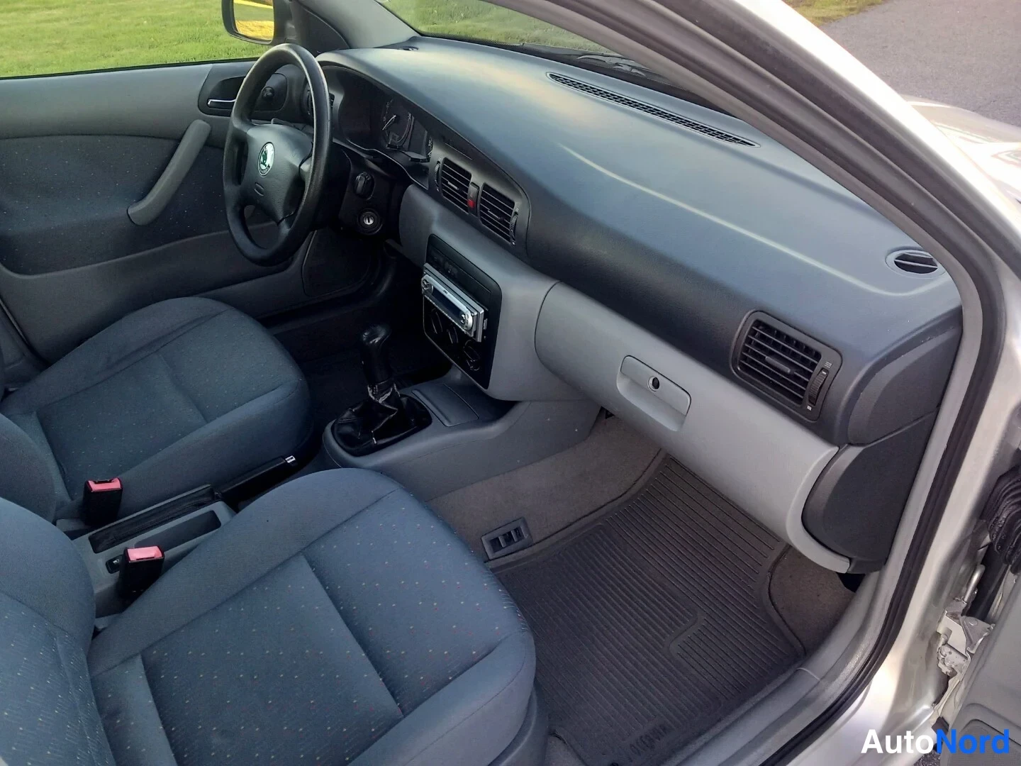 Hopea Skoda Octavia 2001, ohjaamo, kuva 14