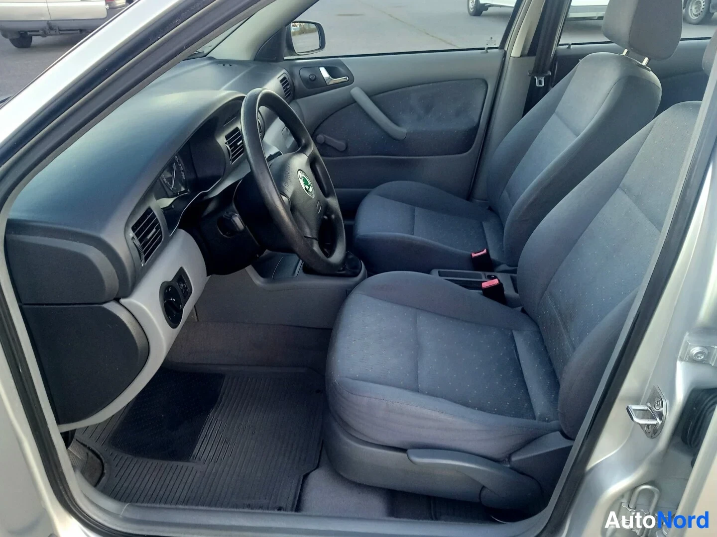 Hopea Skoda Octavia 2001, etuistuimet, kuva 22