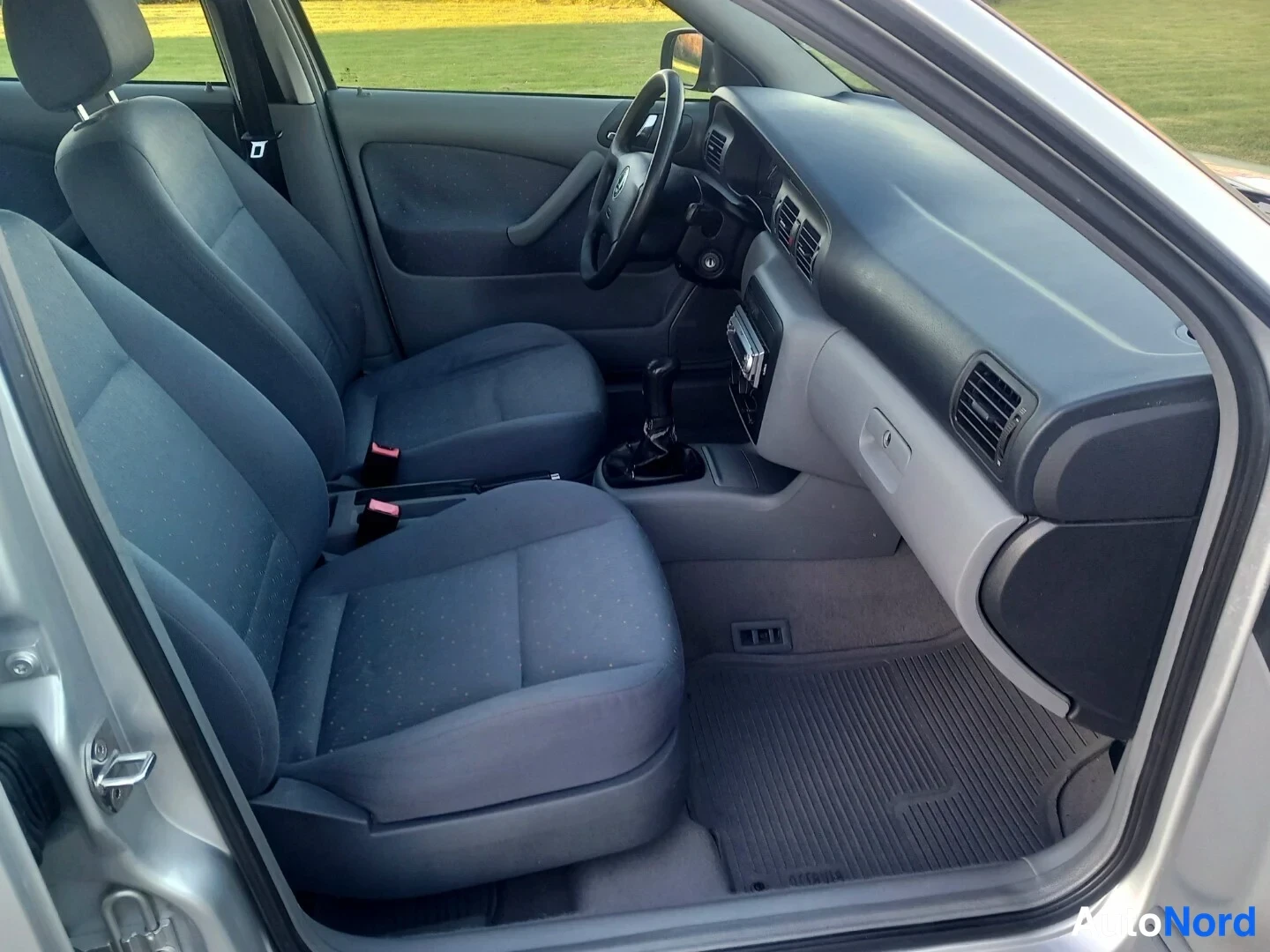 Hopea Skoda Octavia 2001, ohjaamo, kuva 15