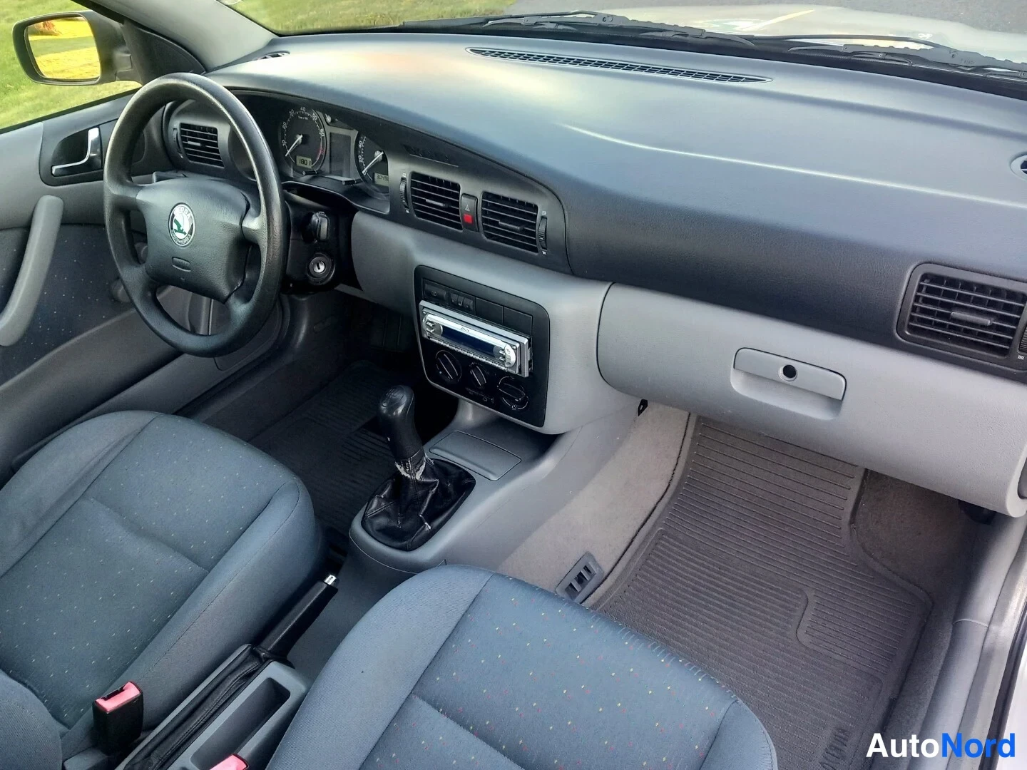 Hopea Skoda Octavia 2001, ohjaamo, kuva 16
