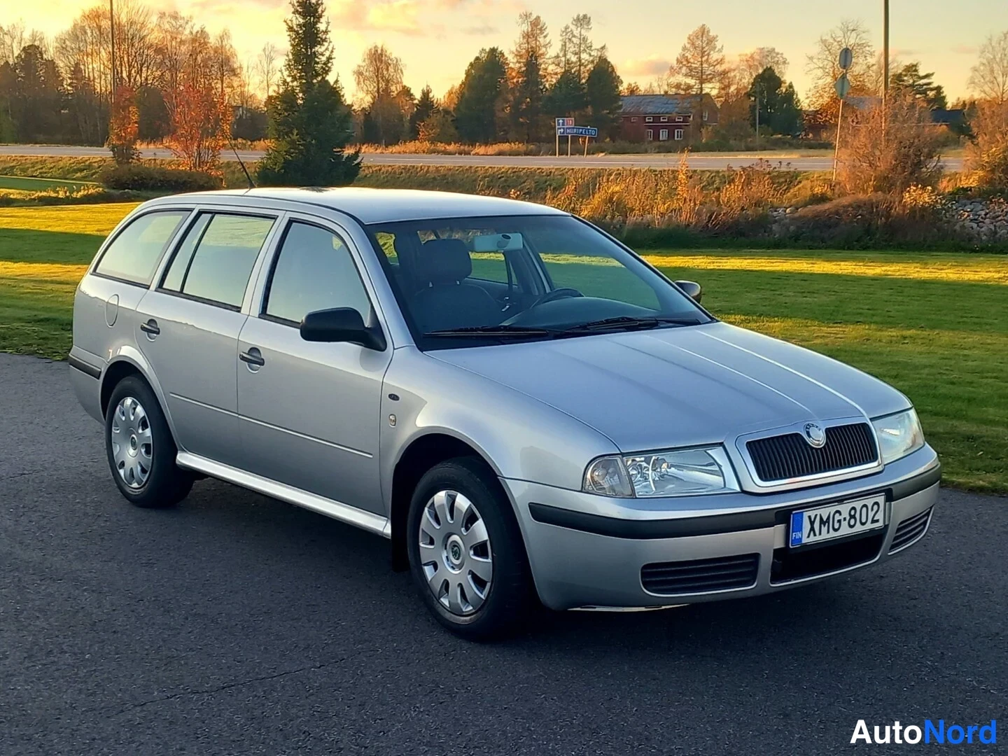 Hopea Skoda Octavia 2001, etuviisto, keula vasemmalle, kuva 3