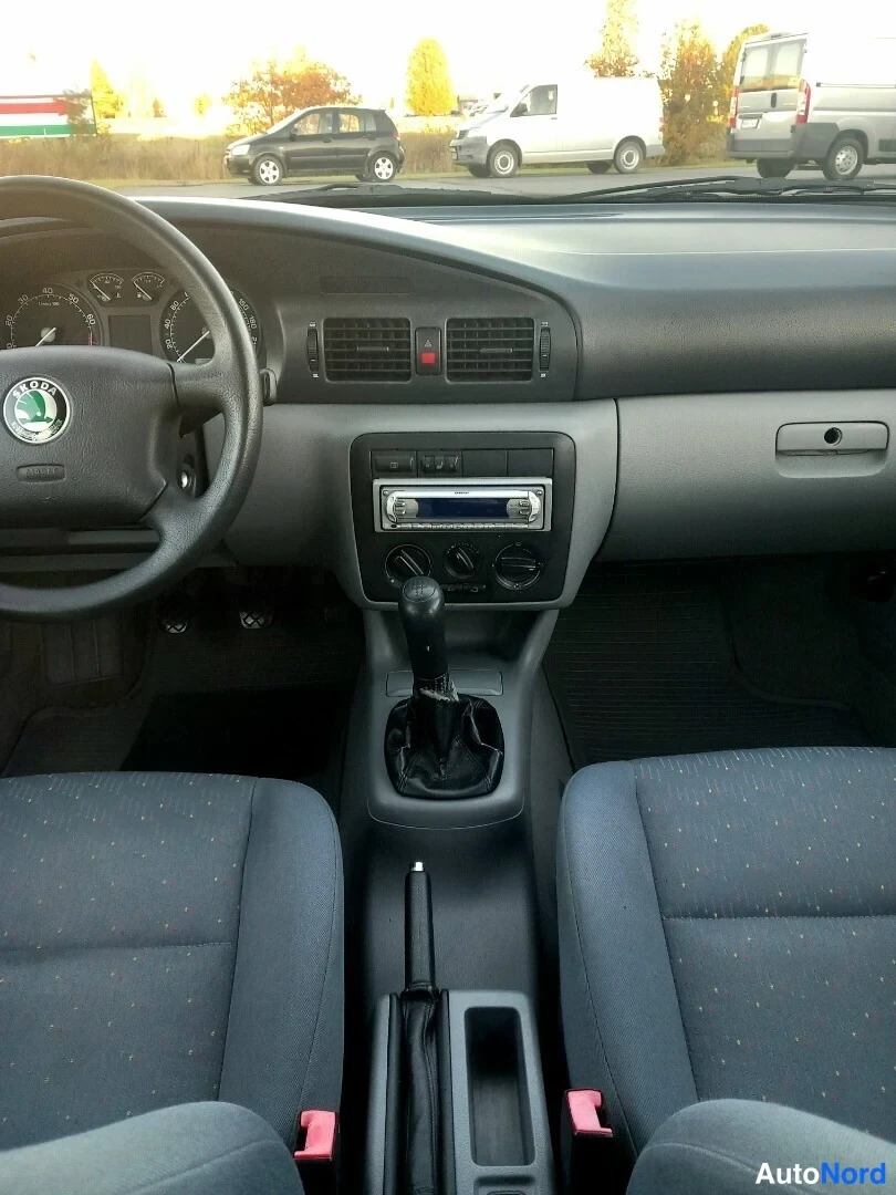 Hopea Skoda Octavia 2001, ohjaamo, kuva 20