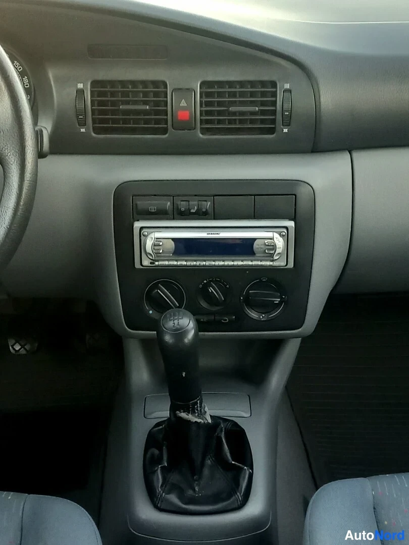 Hopea Skoda Octavia 2001, ohjaamo, kuva 21