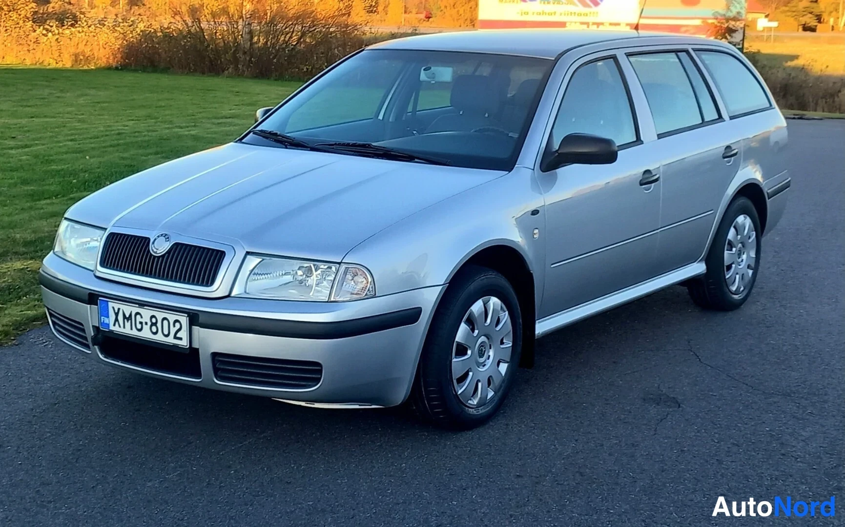 Hopea Skoda Octavia 2001, etuviisto, keula vasemmalle, kuva 4