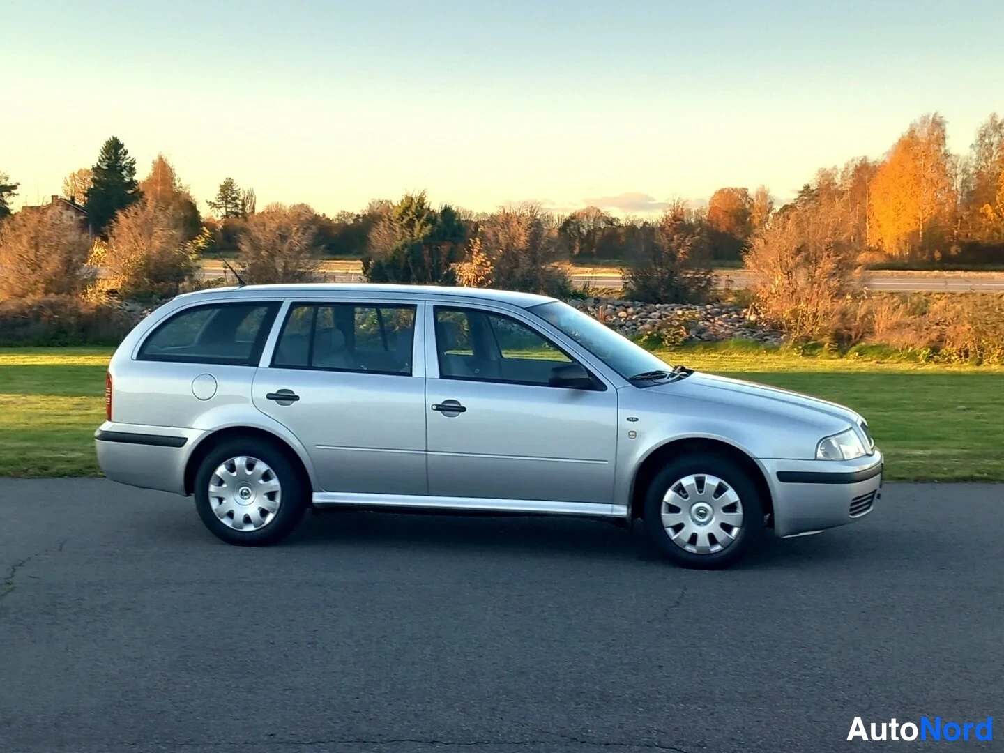 Hopea Skoda Octavia 2001, etuviisto, keula oikealle, kuva 7