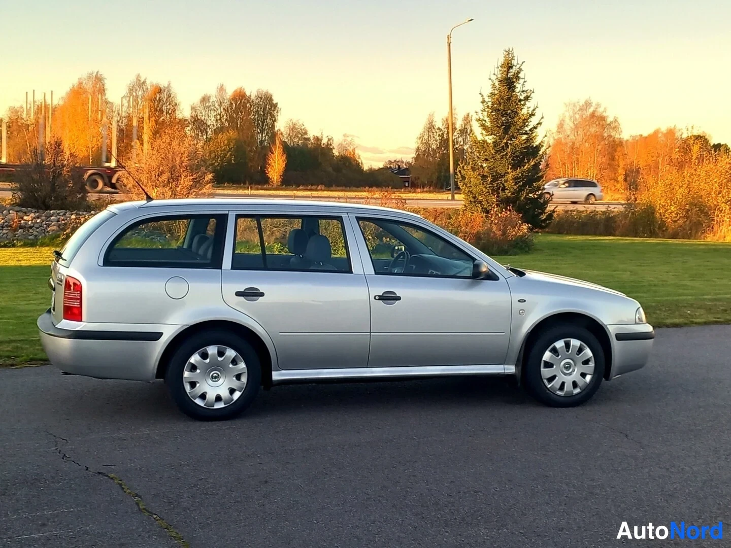Hopea Skoda Octavia 2001, sivulta, kuva 9