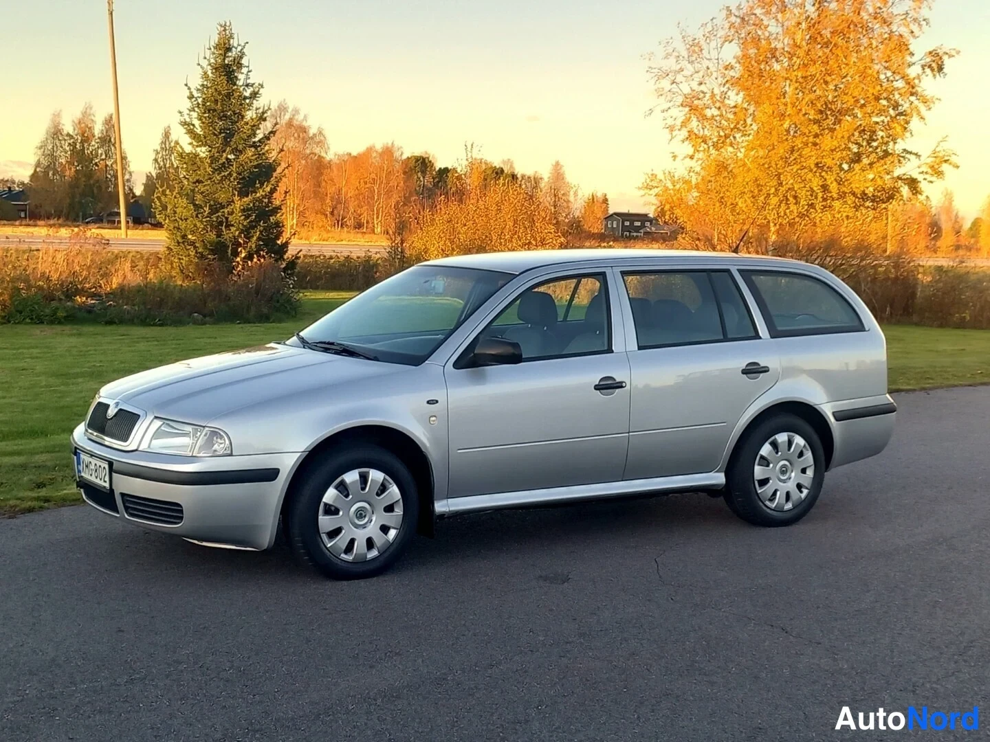 Hopea Skoda Octavia 2001, etuviisto, keula vasemmalle, kuva 6