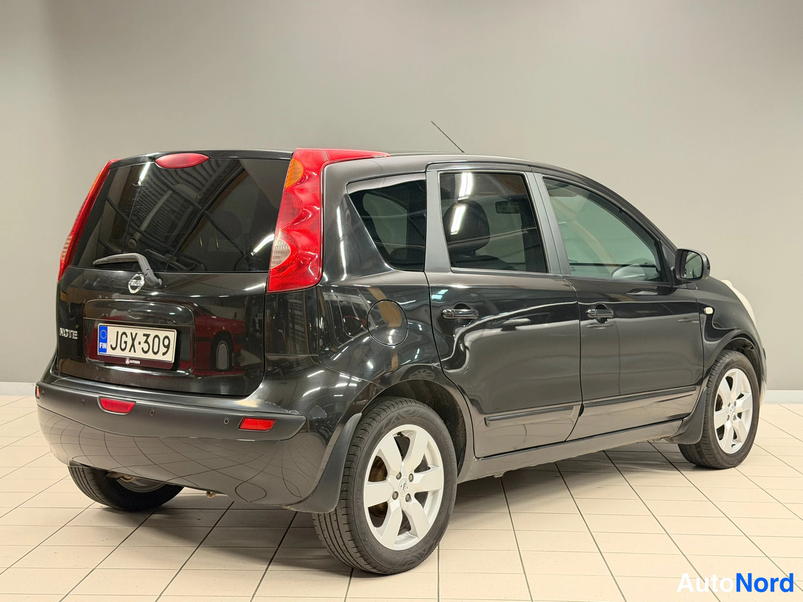 Musta Nissan Note 2007, takaviisto, kuva 12