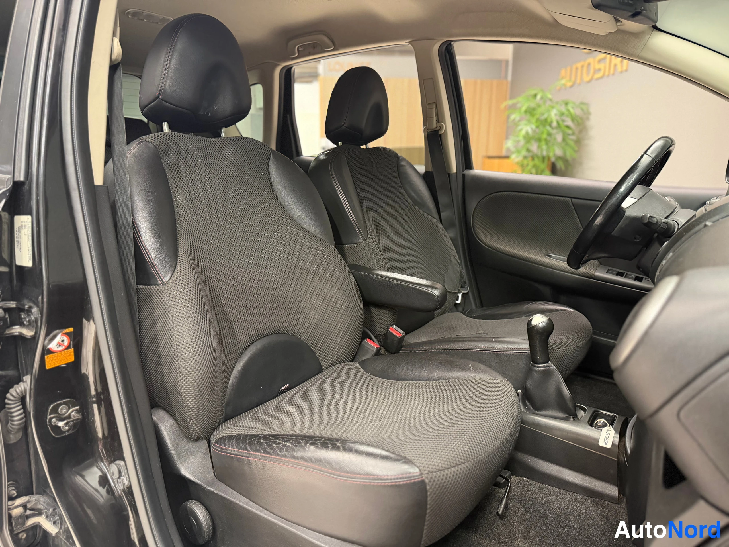 Musta Nissan Note 2007, kuva 38