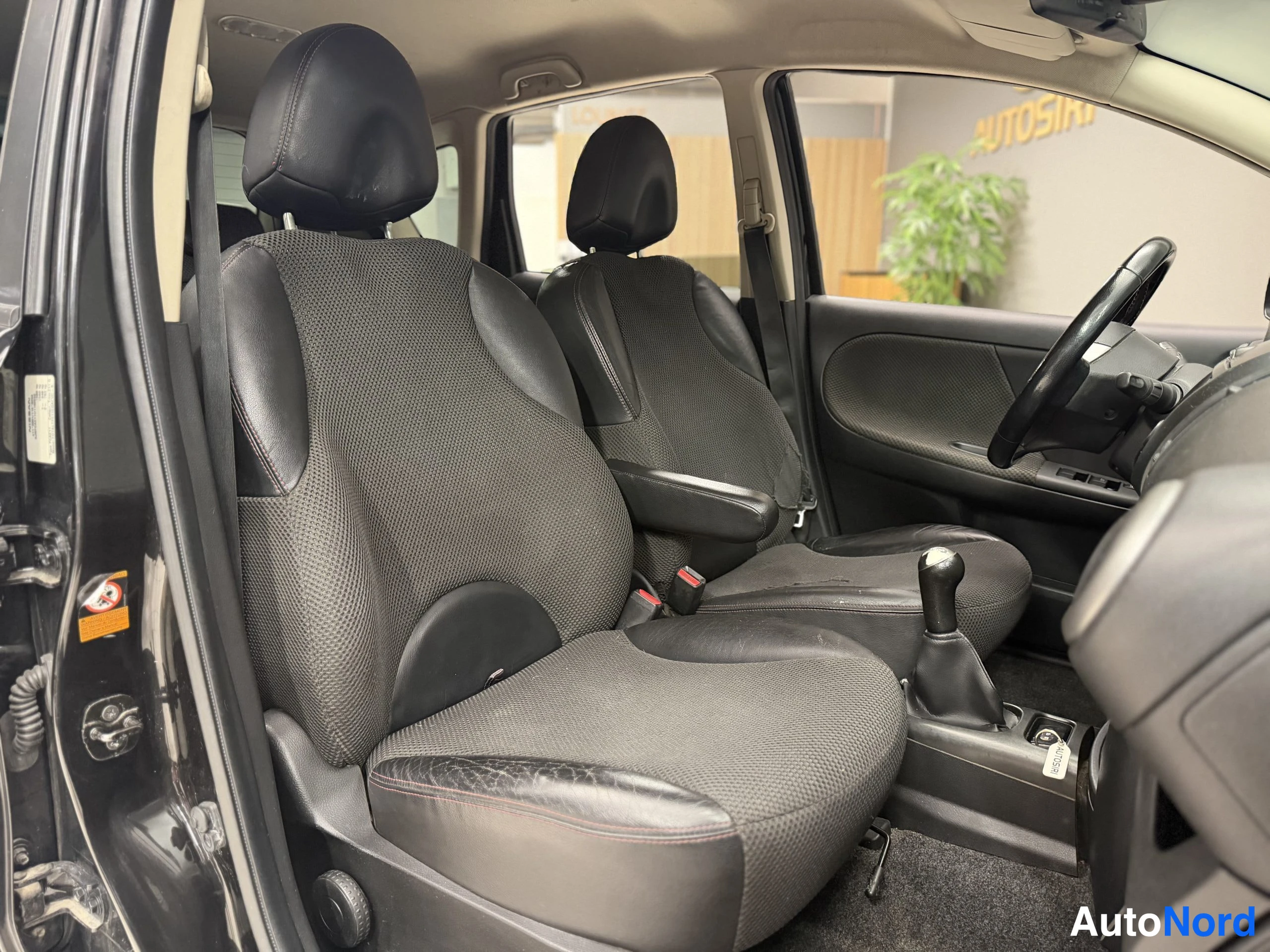 Musta Nissan Note 2007, kuva 39