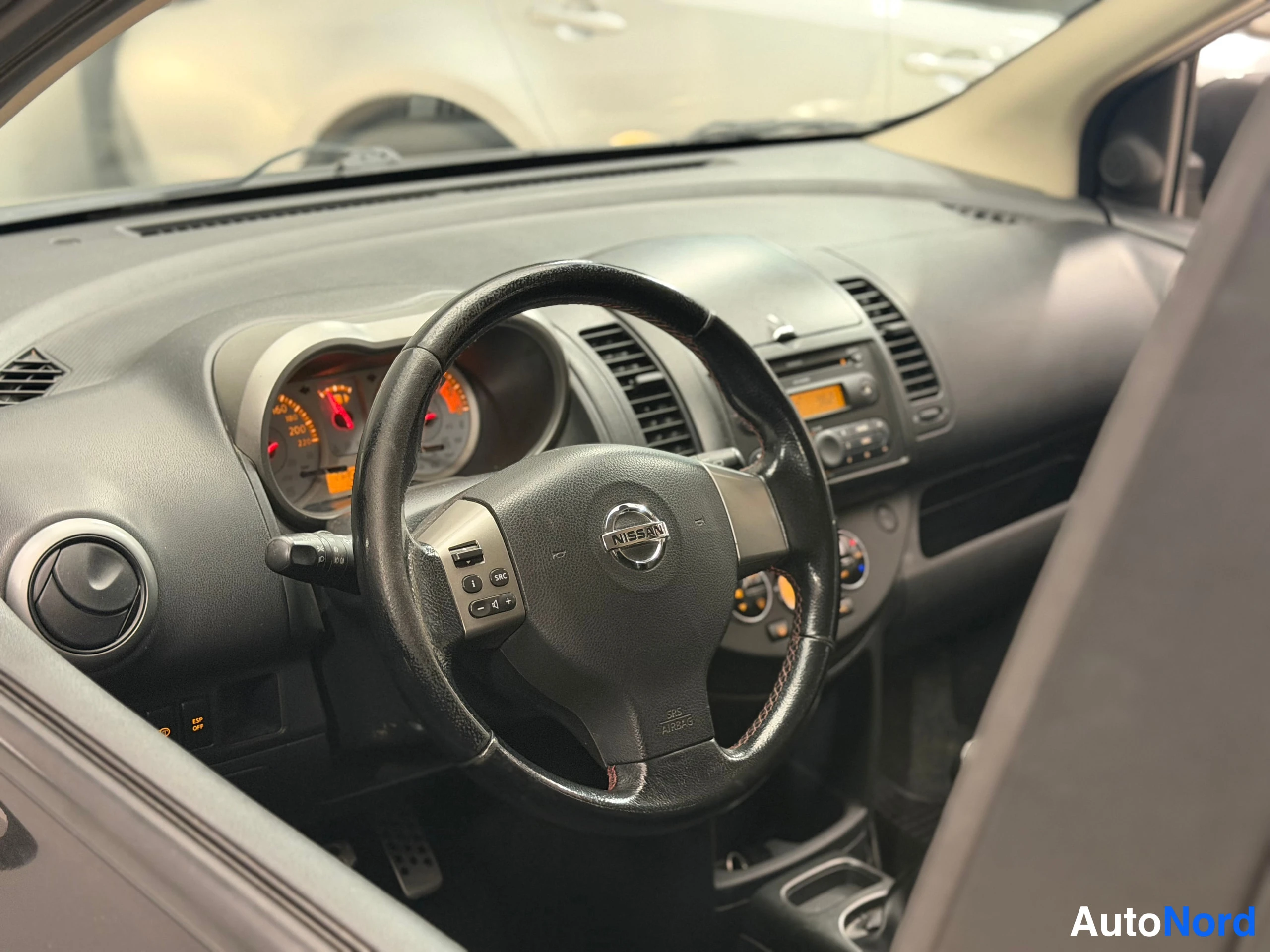 Musta Nissan Note 2007, yksityiskohta, kuva 24