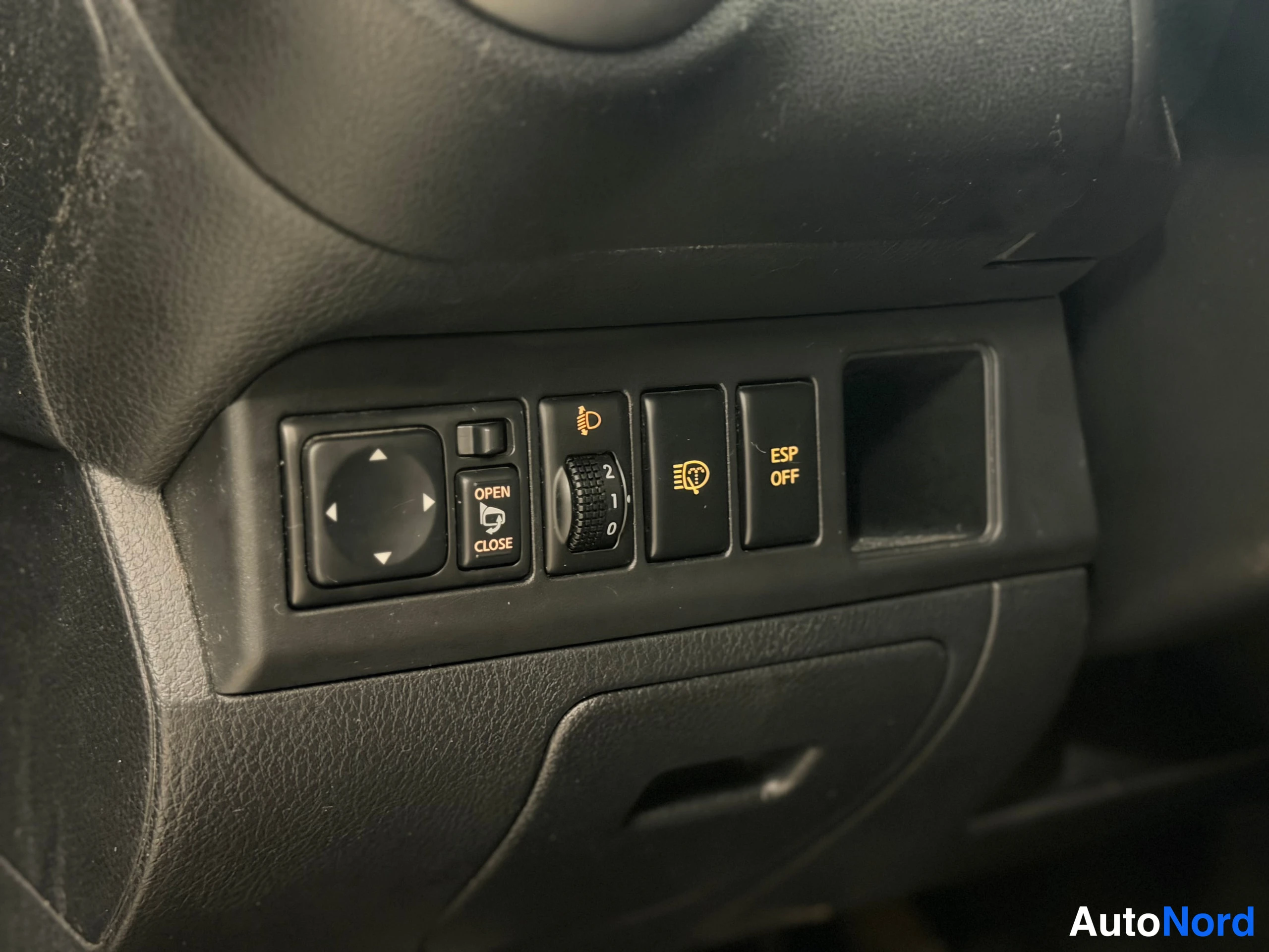 Musta Nissan Note 2007, yksityiskohta, kuva 26