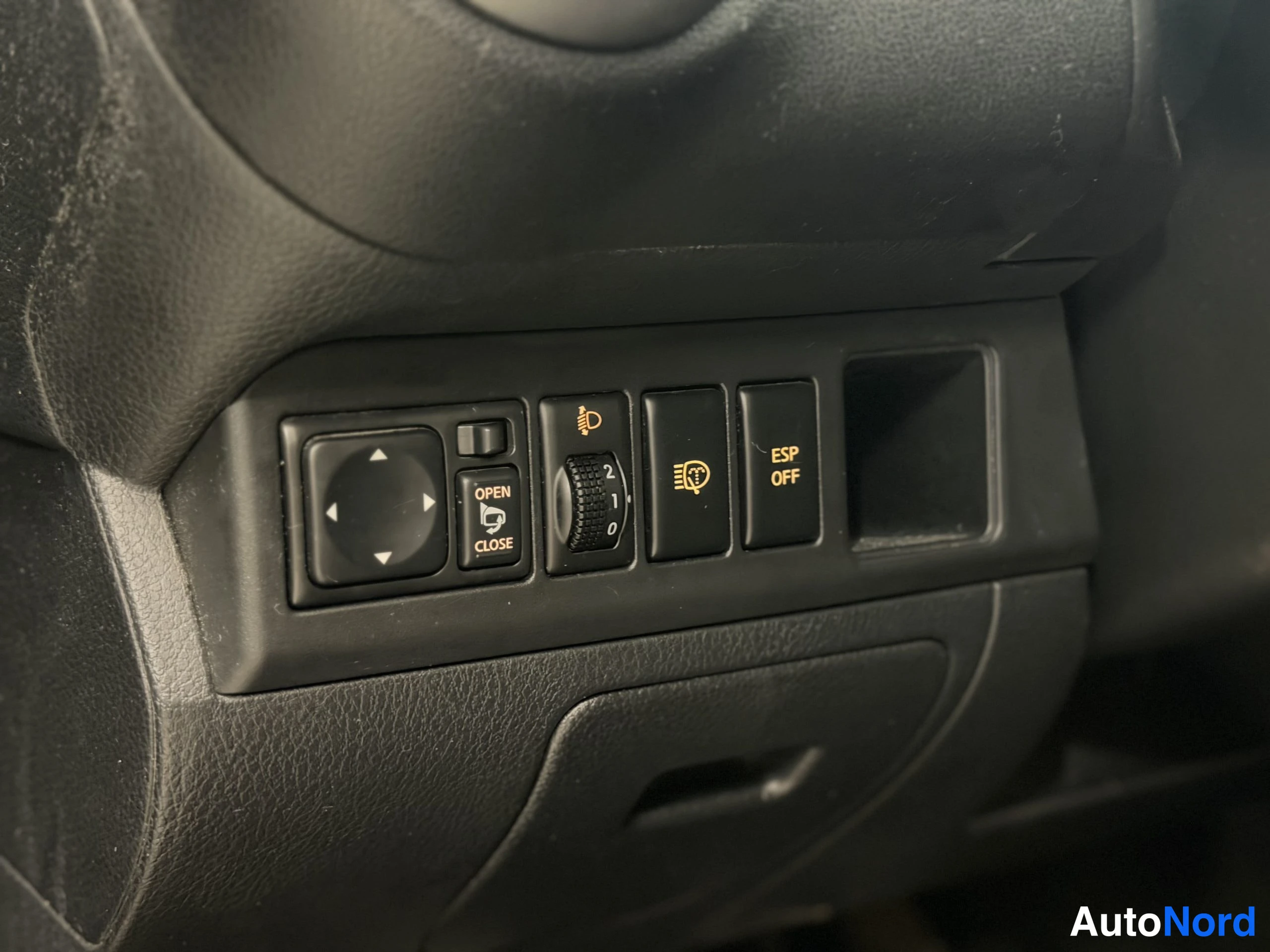 Musta Nissan Note 2007, yksityiskohta, kuva 27
