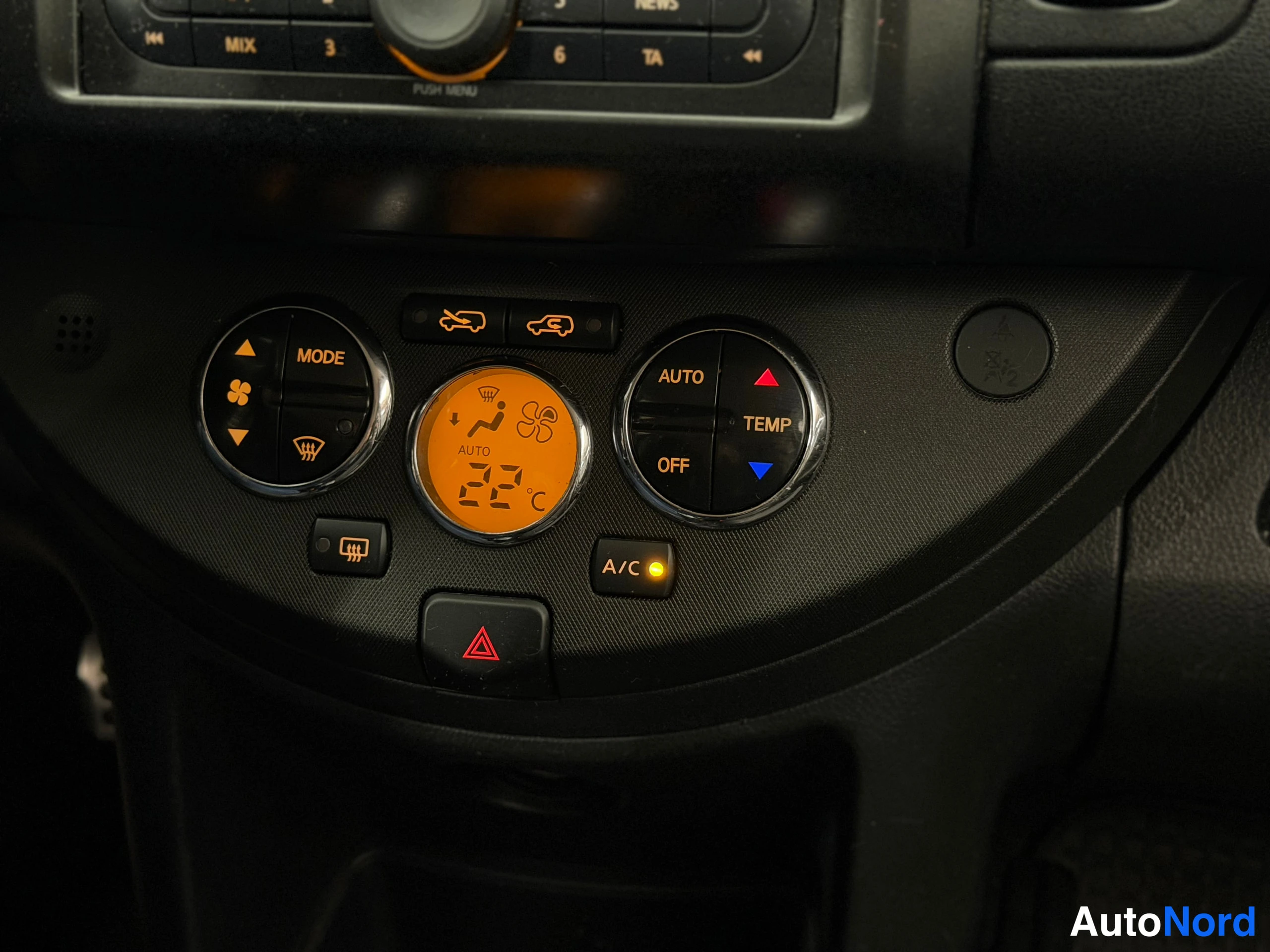 Musta Nissan Note 2007, yksityiskohta, kuva 35